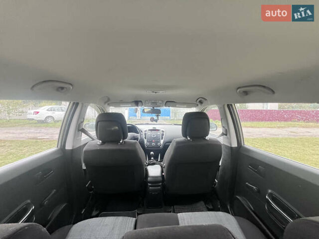 Серый Киа Сид, объемом двигателя 1.6 л и пробегом 238 тыс. км за 6800 $, фото 13 на Automoto.ua