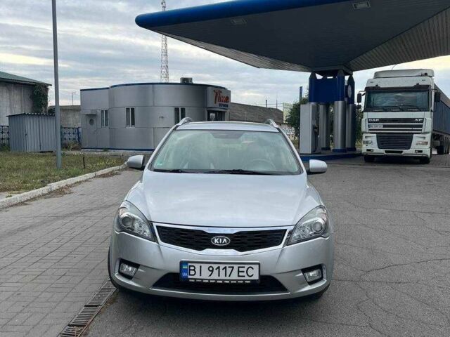 Серый Киа Сид, объемом двигателя 1.4 л и пробегом 220 тыс. км за 6999 $, фото 1 на Automoto.ua