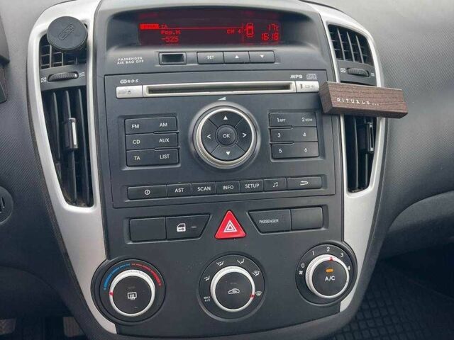 Серый Киа Сид, объемом двигателя 1.4 л и пробегом 220 тыс. км за 6999 $, фото 16 на Automoto.ua