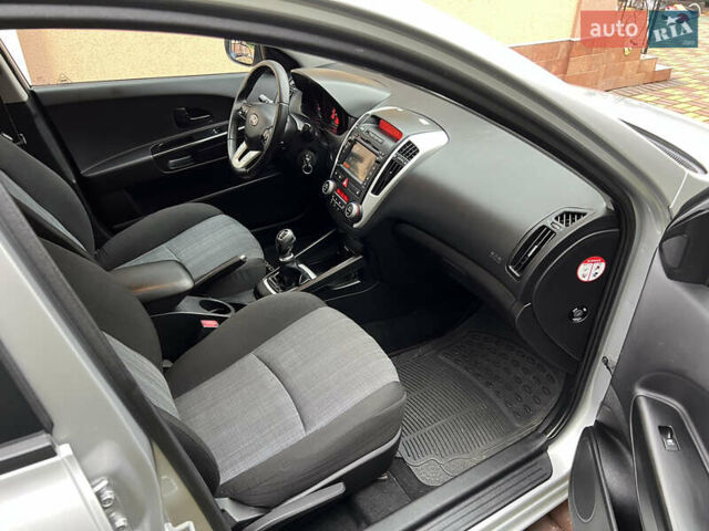 Серый Киа Сид, объемом двигателя 1.6 л и пробегом 207 тыс. км за 7450 $, фото 20 на Automoto.ua