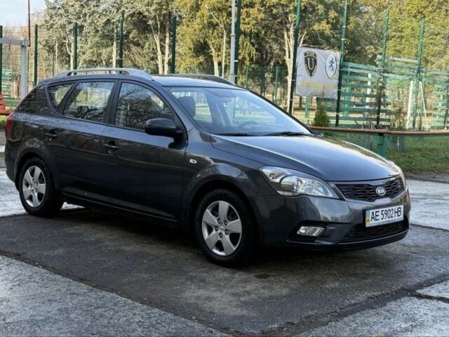 Серый Киа Сид, объемом двигателя 1.6 л и пробегом 48 тыс. км за 8300 $, фото 4 на Automoto.ua