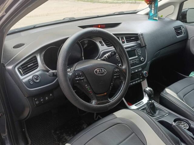 Серый Киа Сид, объемом двигателя 1.6 л и пробегом 327 тыс. км за 7500 $, фото 6 на Automoto.ua