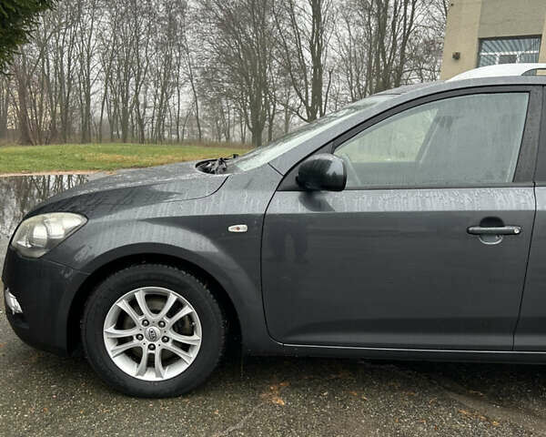 Сірий Кіа Сід, об'ємом двигуна 1.6 л та пробігом 244 тис. км за 7299 $, фото 40 на Automoto.ua