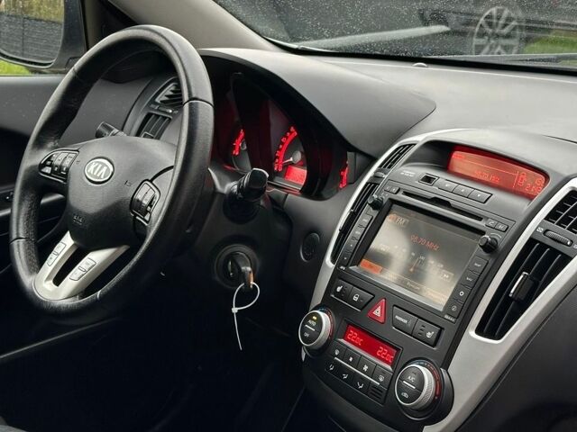 Серый Киа Сид, объемом двигателя 1.4 л и пробегом 194 тыс. км за 6100 $, фото 26 на Automoto.ua