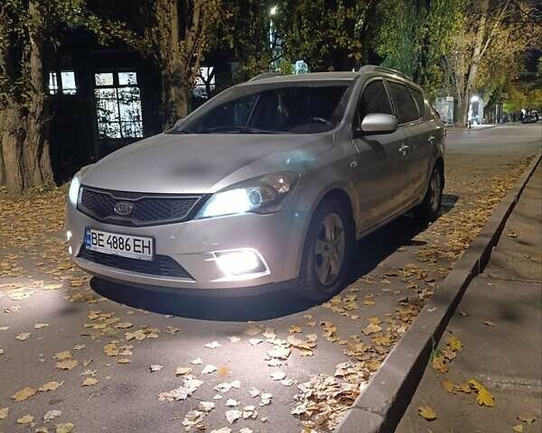 Серый Киа Сид, объемом двигателя 1.58 л и пробегом 270 тыс. км за 7200 $, фото 5 на Automoto.ua