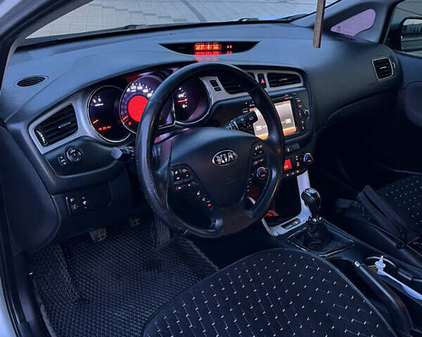 Серый Киа Сид, объемом двигателя 1.6 л и пробегом 260 тыс. км за 8400 $, фото 9 на Automoto.ua