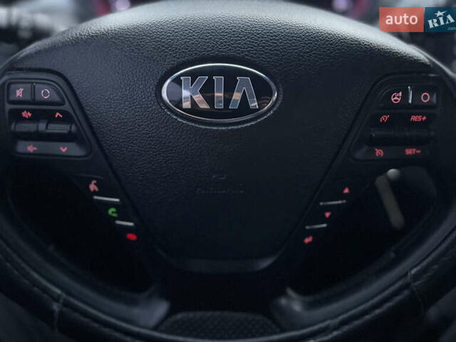 Серый Киа Сид, объемом двигателя 1.58 л и пробегом 230 тыс. км за 8800 $, фото 20 на Automoto.ua