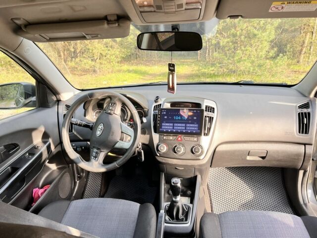 Серый Киа Сид, объемом двигателя 1.6 л и пробегом 195 тыс. км за 6200 $, фото 3 на Automoto.ua