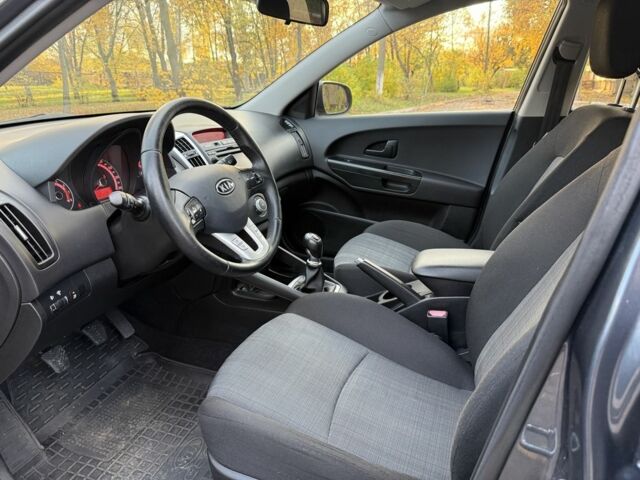 Серый Киа Сид, объемом двигателя 1.4 л и пробегом 190 тыс. км за 6500 $, фото 9 на Automoto.ua