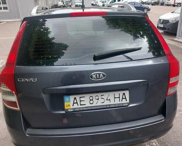 Серый Киа Сид, объемом двигателя 1.59 л и пробегом 239 тыс. км за 7800 $, фото 4 на Automoto.ua