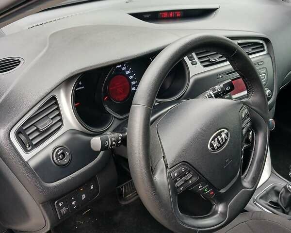 Серый Киа Сид, объемом двигателя 1.6 л и пробегом 270 тыс. км за 9500 $, фото 16 на Automoto.ua