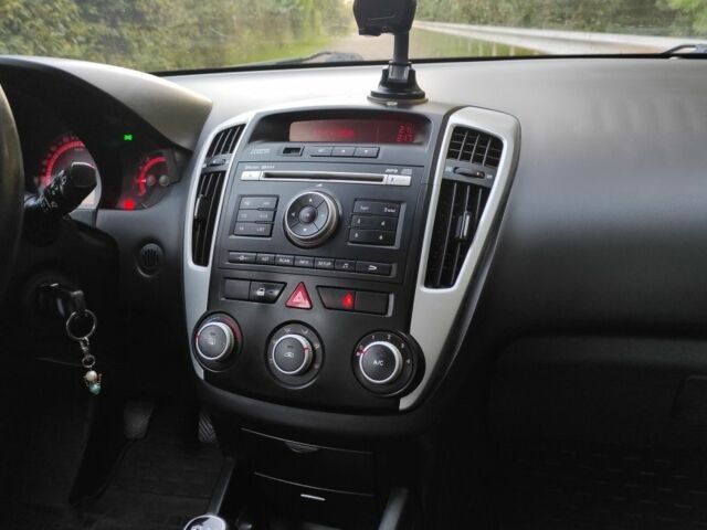 Сірий Кіа Сід, об'ємом двигуна 0 л та пробігом 269 тис. км за 6500 $, фото 3 на Automoto.ua