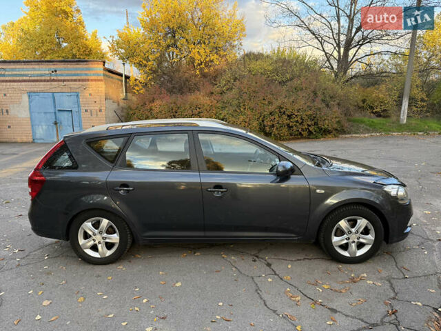 Серый Киа Сид, объемом двигателя 1.4 л и пробегом 188 тыс. км за 6500 $, фото 2 на Automoto.ua