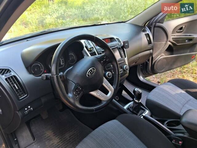 Сірий Кіа Сід, об'ємом двигуна 1.6 л та пробігом 140 тис. км за 8950 $, фото 19 на Automoto.ua