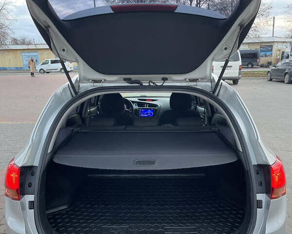 Серый Киа Сид, объемом двигателя 1.58 л и пробегом 230 тыс. км за 8800 $, фото 16 на Automoto.ua