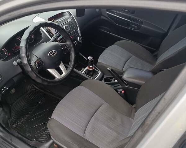Серый Киа Сид, объемом двигателя 1.58 л и пробегом 270 тыс. км за 7200 $, фото 8 на Automoto.ua