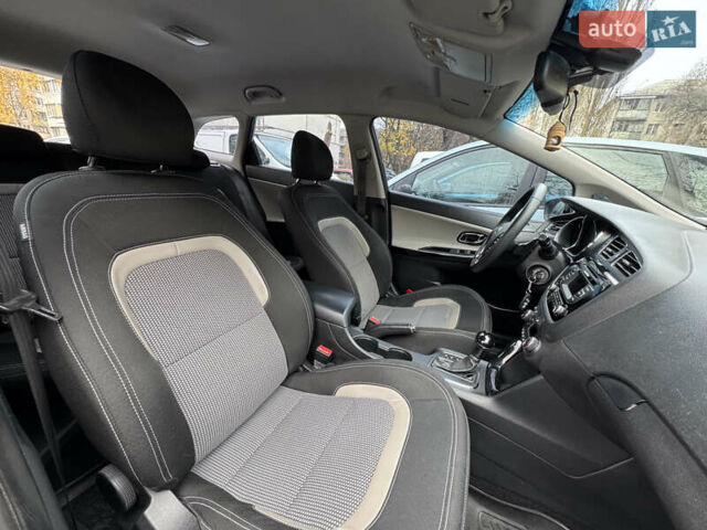 Сірий Кіа Сід, об'ємом двигуна 1.59 л та пробігом 160 тис. км за 9700 $, фото 4 на Automoto.ua