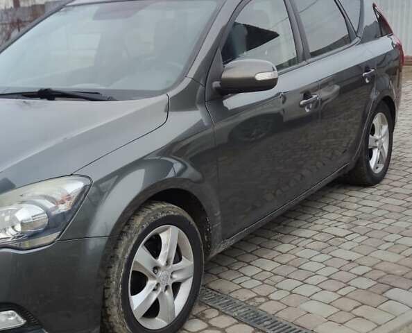 Серый Киа Сид, объемом двигателя 1.6 л и пробегом 260 тыс. км за 7500 $, фото 4 на Automoto.ua