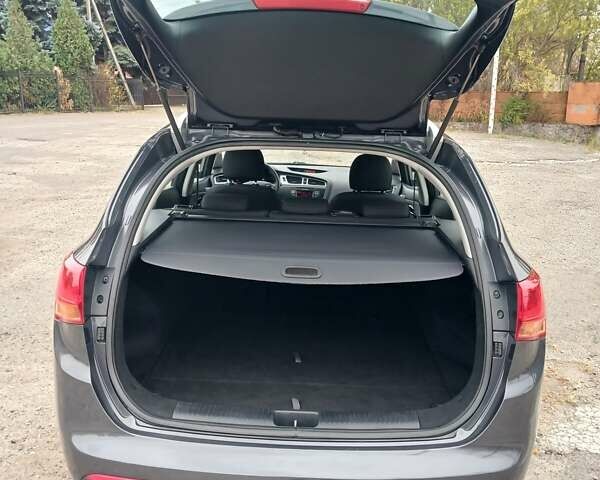 Серый Киа Сид, объемом двигателя 1.6 л и пробегом 270 тыс. км за 9500 $, фото 4 на Automoto.ua