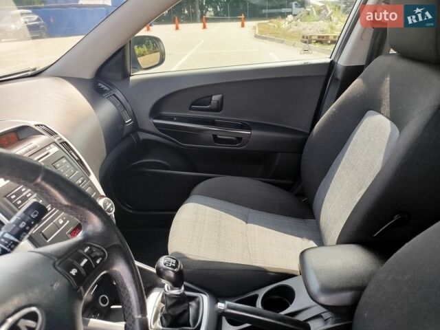 Серый Киа Сид, объемом двигателя 1.6 л и пробегом 331 тыс. км за 6300 $, фото 22 на Automoto.ua