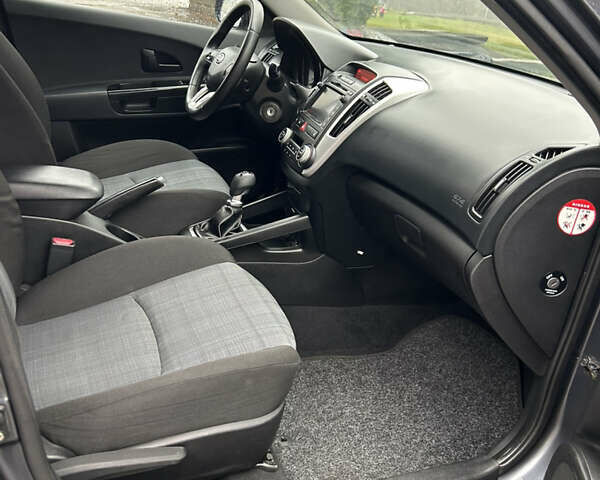 Сірий Кіа Сід, об'ємом двигуна 1.6 л та пробігом 244 тис. км за 7299 $, фото 49 на Automoto.ua