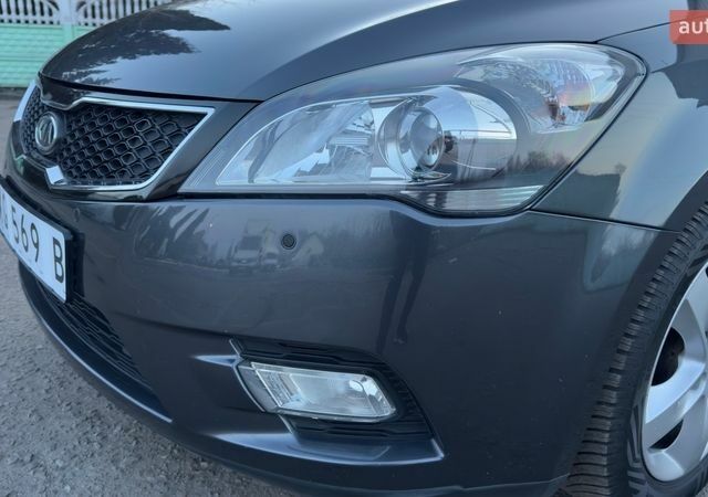 Серый Киа Сид, объемом двигателя 1.4 л и пробегом 220 тыс. км за 6950 $, фото 60 на Automoto.ua