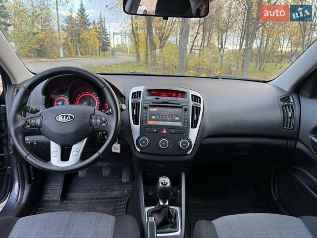 Серый Киа Сид, объемом двигателя 1.4 л и пробегом 188 тыс. км за 6500 $, фото 9 на Automoto.ua