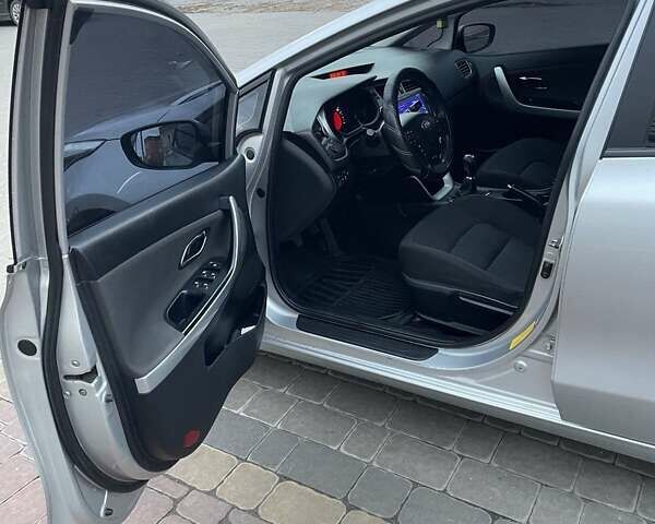 Серый Киа Сид, объемом двигателя 1.58 л и пробегом 230 тыс. км за 9400 $, фото 21 на Automoto.ua