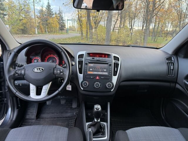 Серый Киа Сид, объемом двигателя 1.4 л и пробегом 190 тыс. км за 6500 $, фото 10 на Automoto.ua