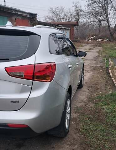 Серый Киа Сид, объемом двигателя 1.58 л и пробегом 128 тыс. км за 10000 $, фото 3 на Automoto.ua