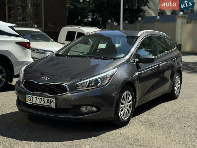 Серый Киа Сид, объемом двигателя 1.59 л и пробегом 125 тыс. км за 10500 $, фото 2 на Automoto.ua