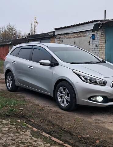 Серый Киа Сид, объемом двигателя 1.58 л и пробегом 128 тыс. км за 10000 $, фото 4 на Automoto.ua