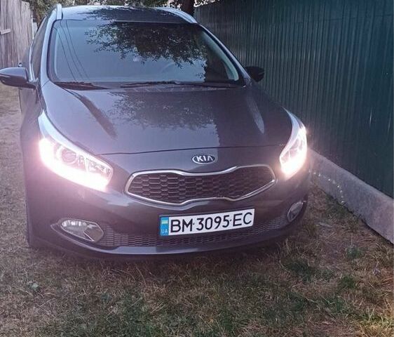 Серый Киа Сид, объемом двигателя 1.6 л и пробегом 250 тыс. км за 8000 $, фото 1 на Automoto.ua