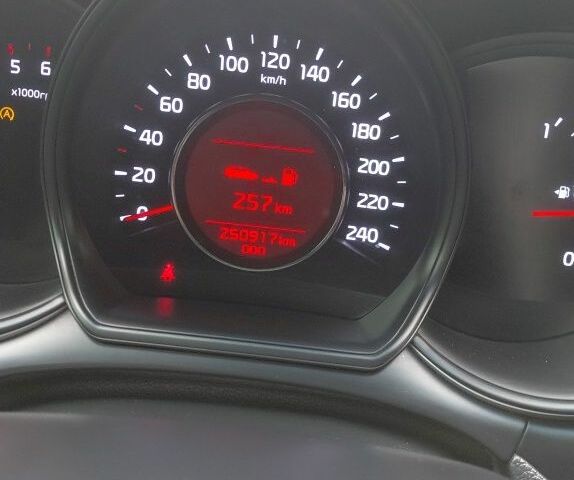 Серый Киа Сид, объемом двигателя 1.6 л и пробегом 250 тыс. км за 7000 $, фото 6 на Automoto.ua
