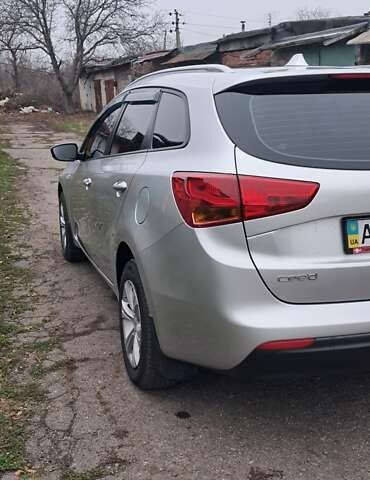 Серый Киа Сид, объемом двигателя 1.58 л и пробегом 128 тыс. км за 10000 $, фото 2 на Automoto.ua