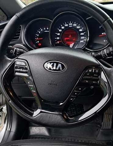 Серый Киа Сид, объемом двигателя 1.58 л и пробегом 128 тыс. км за 10000 $, фото 12 на Automoto.ua