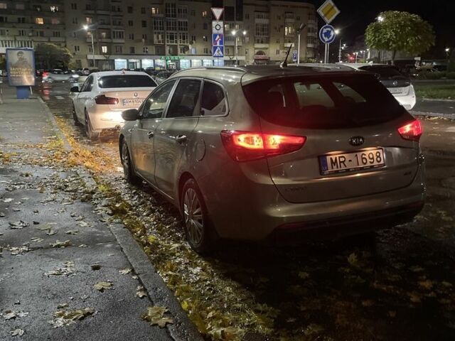 Киа Сид 2013 в Житомире на Automoto.ua Серый Киа Сид, объемом двигателя 0 л и пробегом 234 тыс. км за 6100 $, фото 2 на Automoto.ua