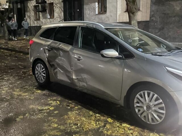 Киа Сид 2013 в Житомире на Automoto.ua Серый Киа Сид, объемом двигателя 0 л и пробегом 234 тыс. км за 6100 $, фото 3 на Automoto.ua