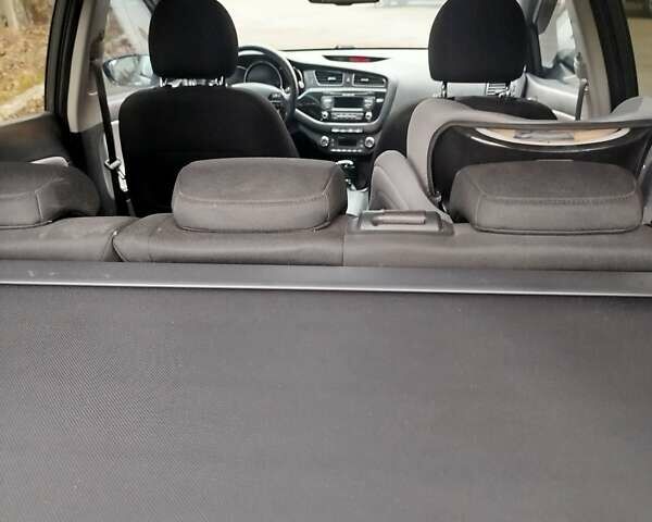 Сірий Кіа Сід, об'ємом двигуна 1.59 л та пробігом 227 тис. км за 9950 $, фото 16 на Automoto.ua