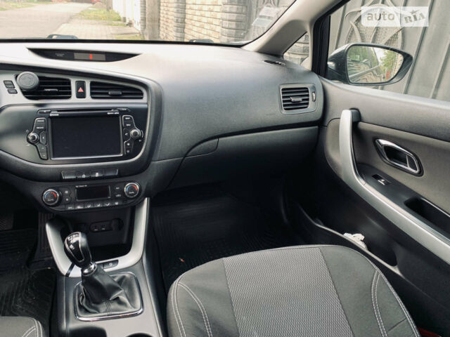 Серый Киа Сид, объемом двигателя 1.6 л и пробегом 230 тыс. км за 8500 $, фото 4 на Automoto.ua