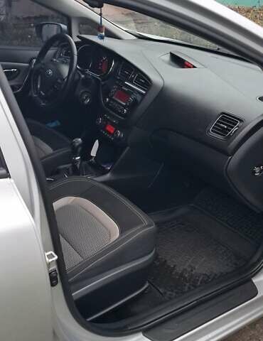 Серый Киа Сид, объемом двигателя 1.58 л и пробегом 128 тыс. км за 10000 $, фото 15 на Automoto.ua