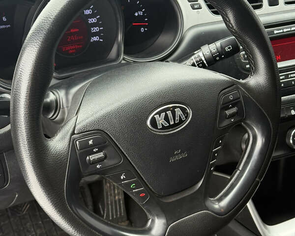 Сірий Кіа Сід, об'ємом двигуна 1.6 л та пробігом 240 тис. км за 7300 $, фото 13 на Automoto.ua