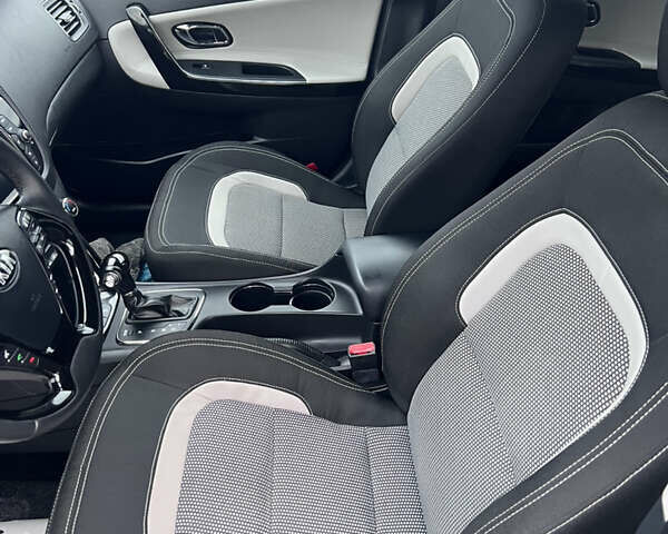 Серый Киа Сид, объемом двигателя 1.6 л и пробегом 183 тыс. км за 11000 $, фото 26 на Automoto.ua