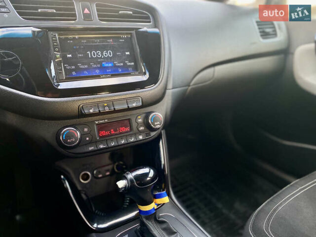 Сірий Кіа Сід, об'ємом двигуна 1.58 л та пробігом 317 тис. км за 9500 $, фото 17 на Automoto.ua