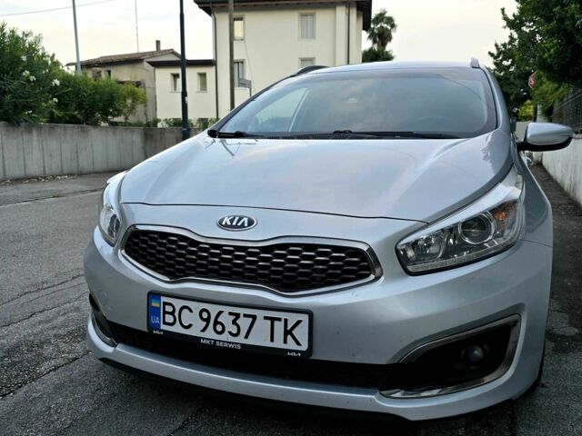 Серый Киа Сид, объемом двигателя 1.4 л и пробегом 268 тыс. км за 12793 $, фото 6 на Automoto.ua