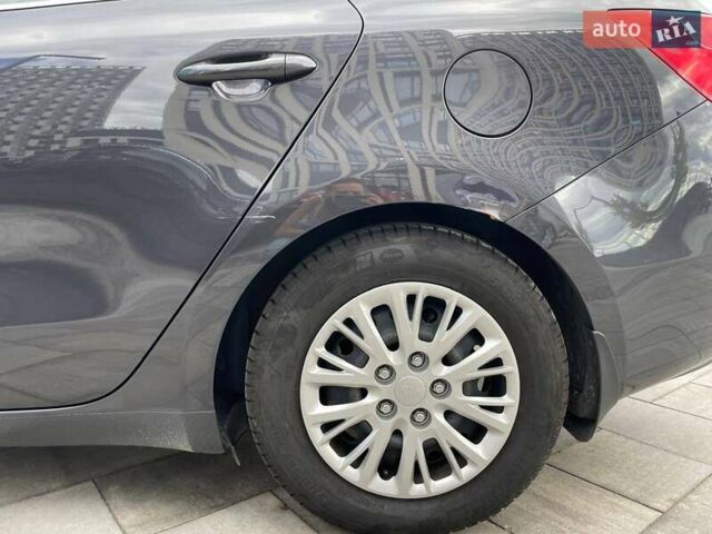 Серый Киа Сид, объемом двигателя 1.58 л и пробегом 145 тыс. км за 11500 $, фото 4 на Automoto.ua