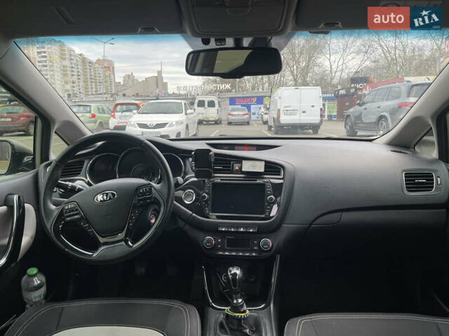 Серый Киа Сид, объемом двигателя 1.58 л и пробегом 100 тыс. км за 11800 $, фото 5 на Automoto.ua