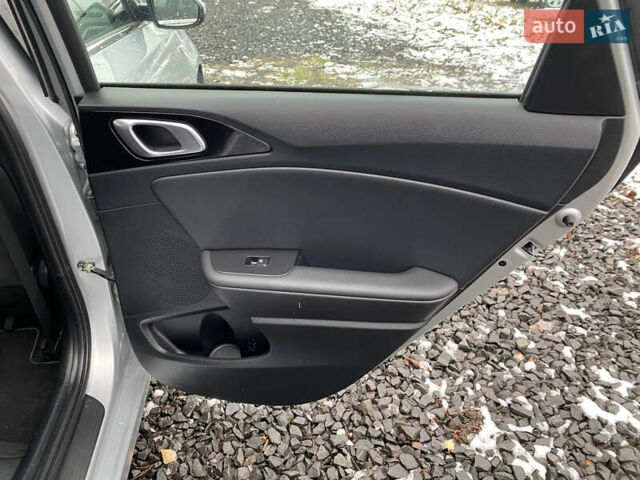 Серый Киа Сид, объемом двигателя 1.6 л и пробегом 261 тыс. км за 12700 $, фото 21 на Automoto.ua