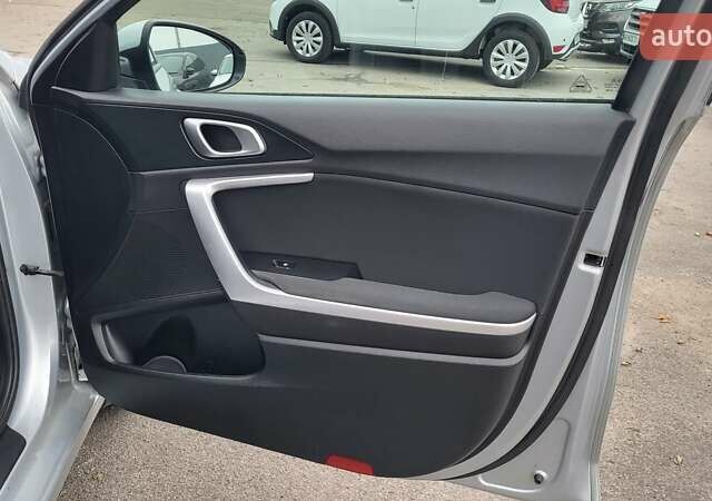 Серый Киа Сид, объемом двигателя 1.6 л и пробегом 198 тыс. км за 13500 $, фото 24 на Automoto.ua