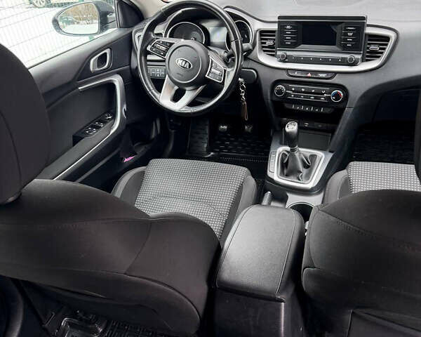 Сірий Кіа Сід, об'ємом двигуна 1.59 л та пробігом 155 тис. км за 12500 $, фото 14 на Automoto.ua